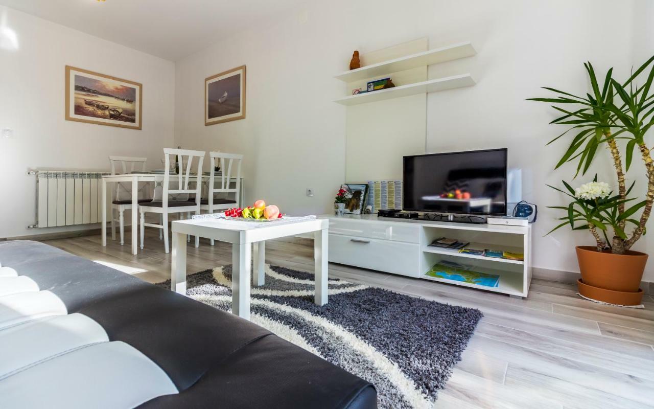 Apartment Mika プーラ エクステリア 写真